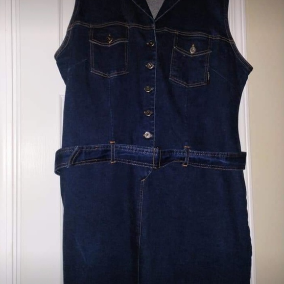 Dress - Picture 1 of 3